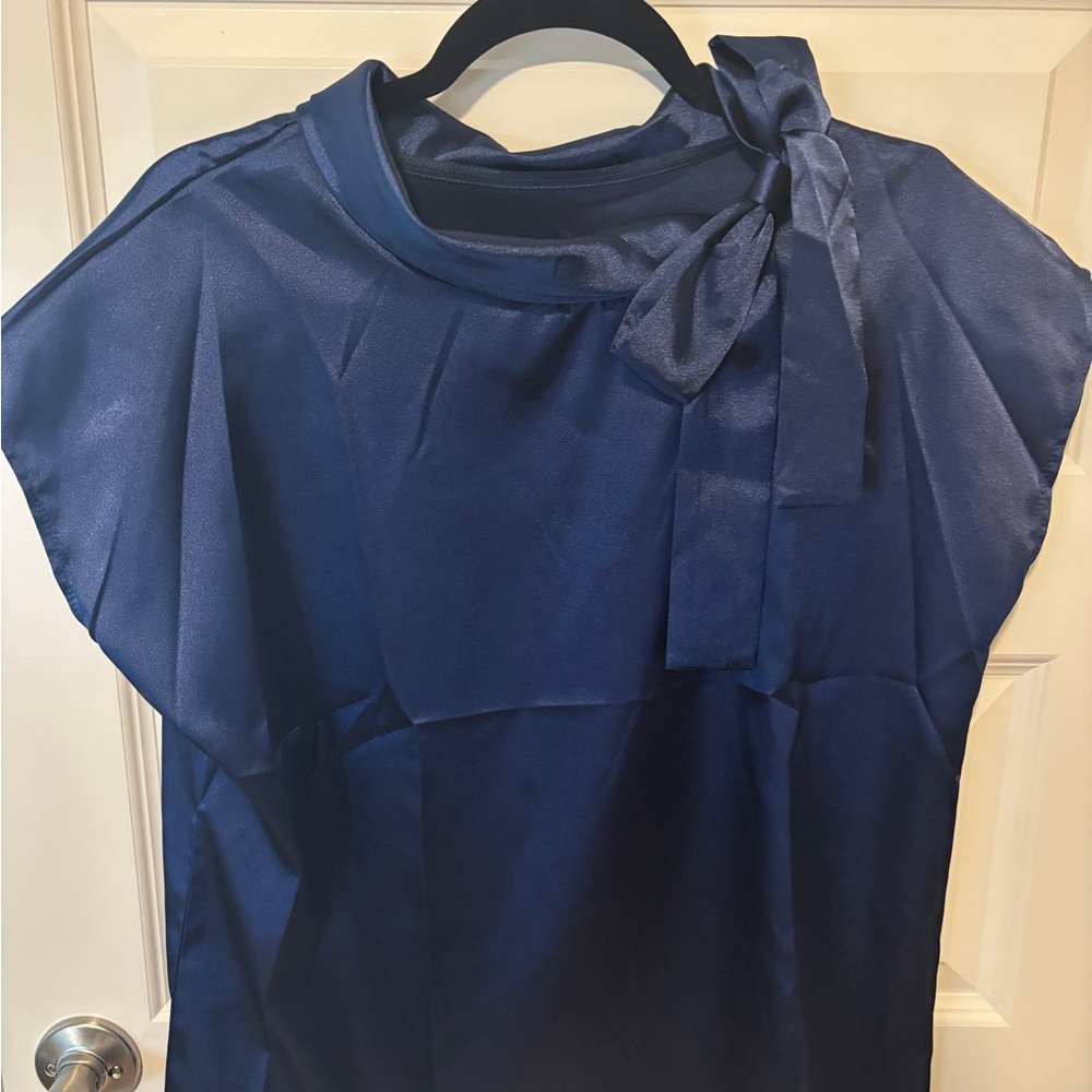Elegant Navy Blue Women's Top with Bow Detail